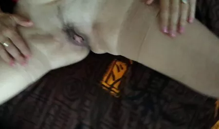 Гореща тийнейджър обича да играе със себе безплатно секс видео си