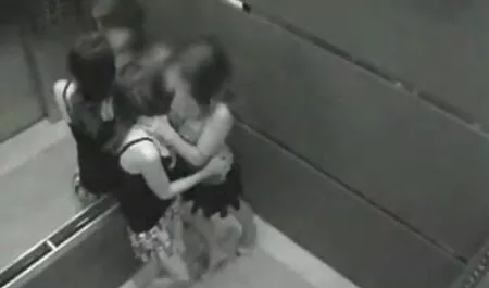 Съпруга шибан и докато безплатно порно видео съпругът й е на работа