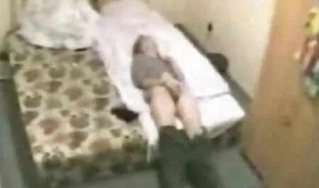 След партито на porno besplatno video Дафне Кайл