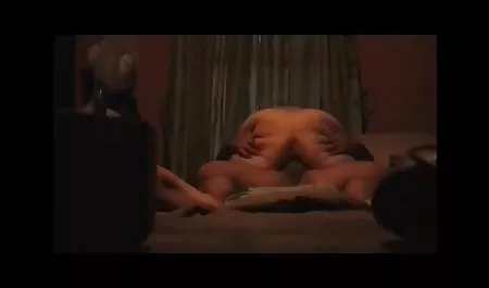 Известната блондинка с аполония лапиедра крака амулет