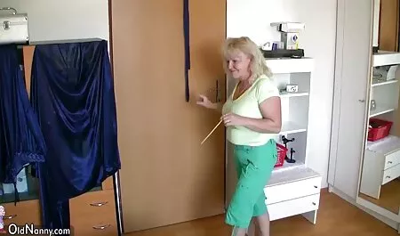 Гореща блондинка chavala получава красив секс масаж удоволствие