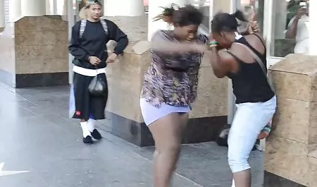 Пентхаус Пат Ники Бенц се чука с водопроводчик! безплатно секс порно