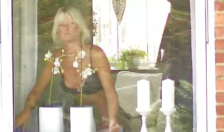 Англичанката прави секс. аполония лапиедра