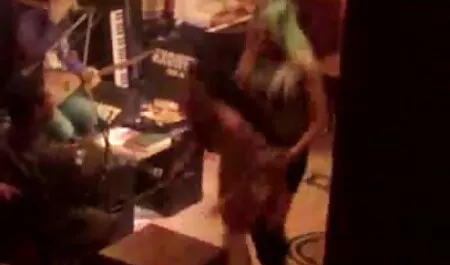 Ан секс в басейн Нео.