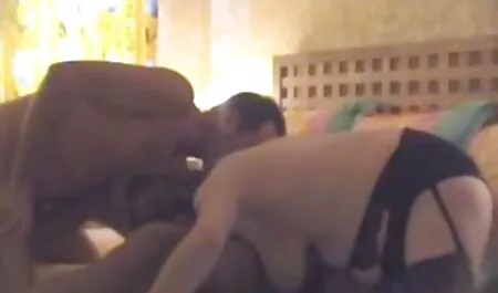 4. Лош безплатни секс татко зад гърба си чука гаджето си направо