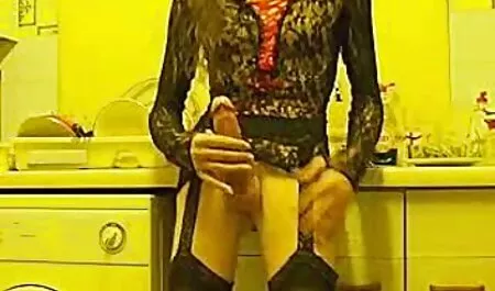 Гореща маце проникна besplatno porno отвън