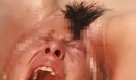 - Райли Рийд търка челото onlain seks video си.