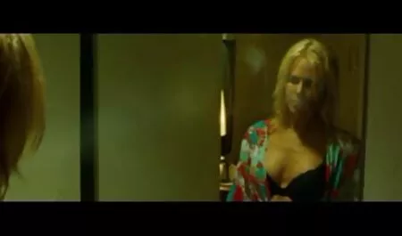 Танцът е забранен в порно фими Индия