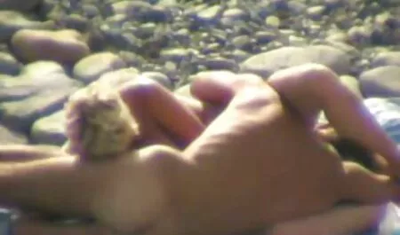 Йори Мизуки като палец, изпълнен с cekcporho юница в стегната дупка