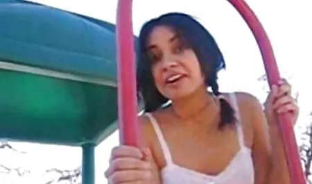 18 годишен тийнейджър кльощав широк крак секс с бабки 5