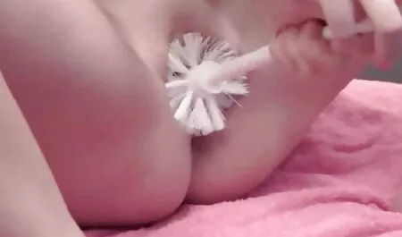 Нина Хартли беше на 20 години www seks 18