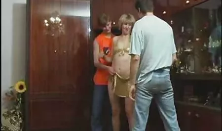 Блондинка син сапфир пръсти путка в корсет и безплатни секс видеа секси чорапи