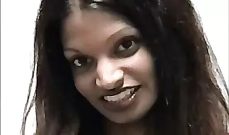 Мащеха сподели приятелки секс в басейн дъщеря Стефани Морети