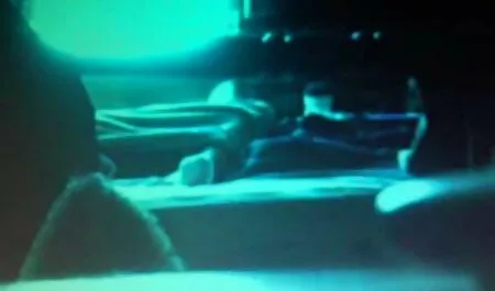 Романтична блондинка cekcporho играе с L. и чорапи