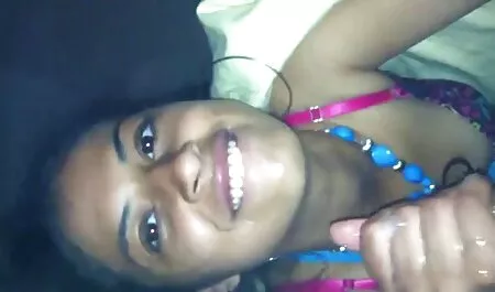 Цифрови училищни спортисти. получаване на наградата Tits trainer. секс в басейн